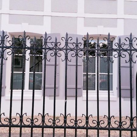 Le 2 Pieces Avec Parking Prive Appartement Honfleur Buitenkant foto